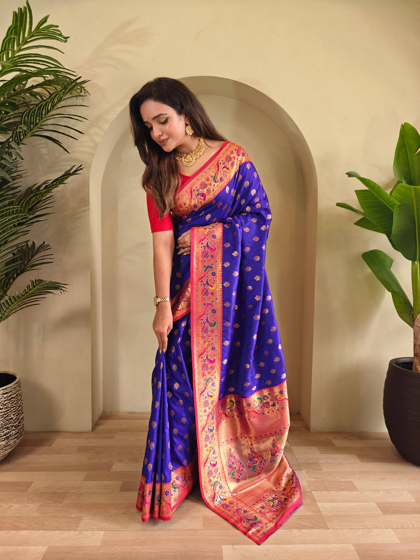 Mameraa Sarees Paithani Silk Blend Weaving Saree With Contrast Blouse-Violet