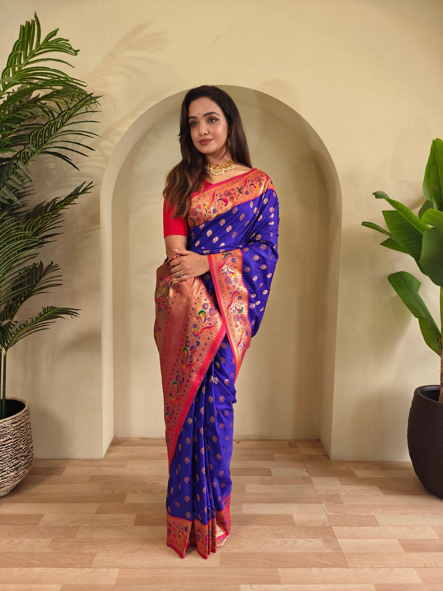 Mameraa Sarees Paithani Silk Blend Weaving Saree With Contrast Blouse-Violet