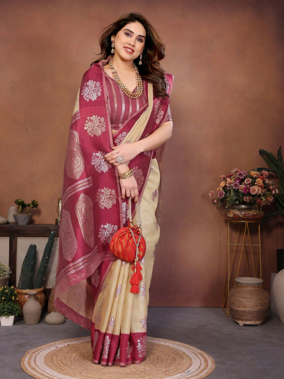 Teeya Creation New Trendy Wedding Wear Banarasi Silk Saree-Cream