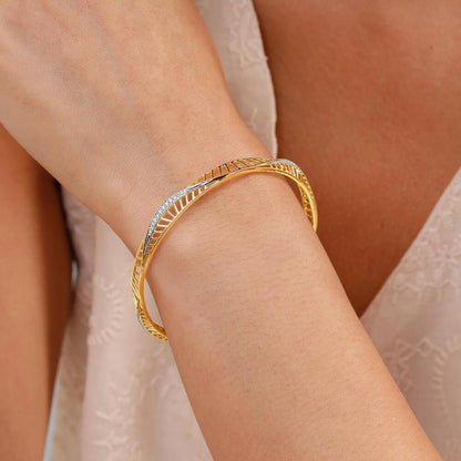 Trendy Sleek Diamond Bangle in 14K Yellow Gold, 0.305 ct