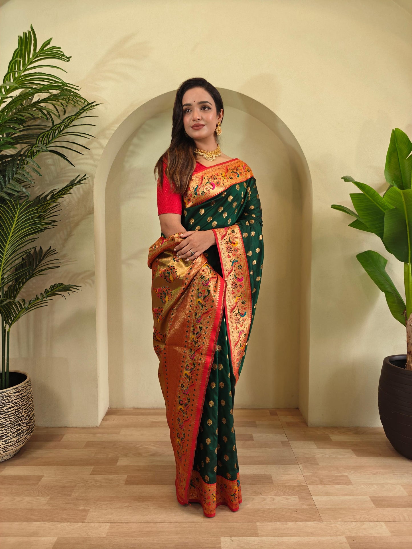 Mameraa Sarees Paithani Silk Blend Weaving Saree With Contrast Blouse-Green