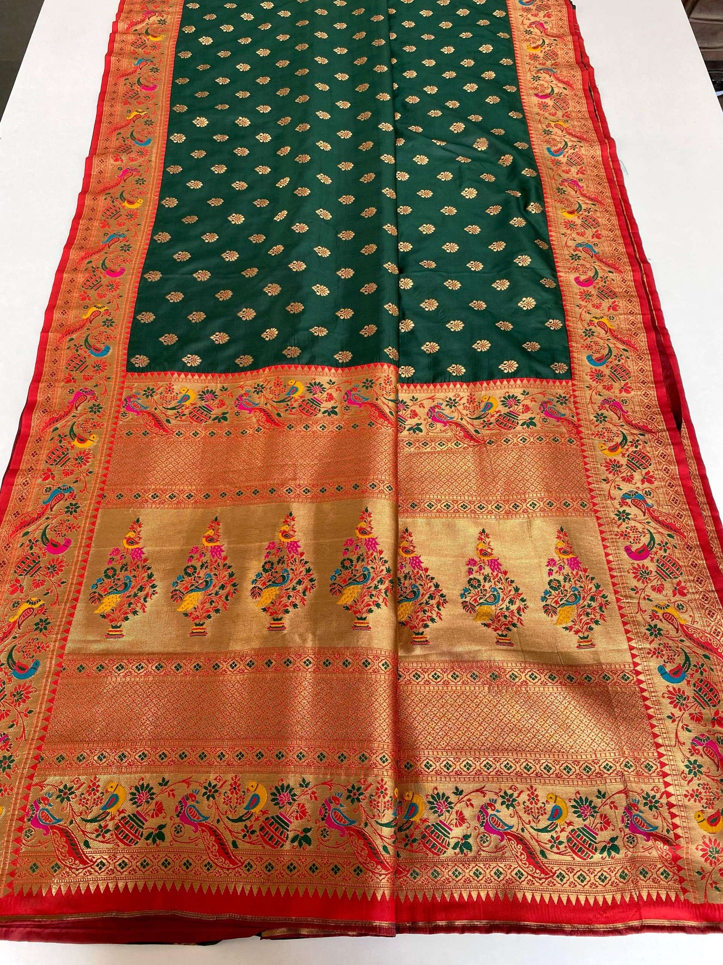 Mameraa Sarees Paithani Silk Blend Weaving Saree With Contrast Blouse-Green