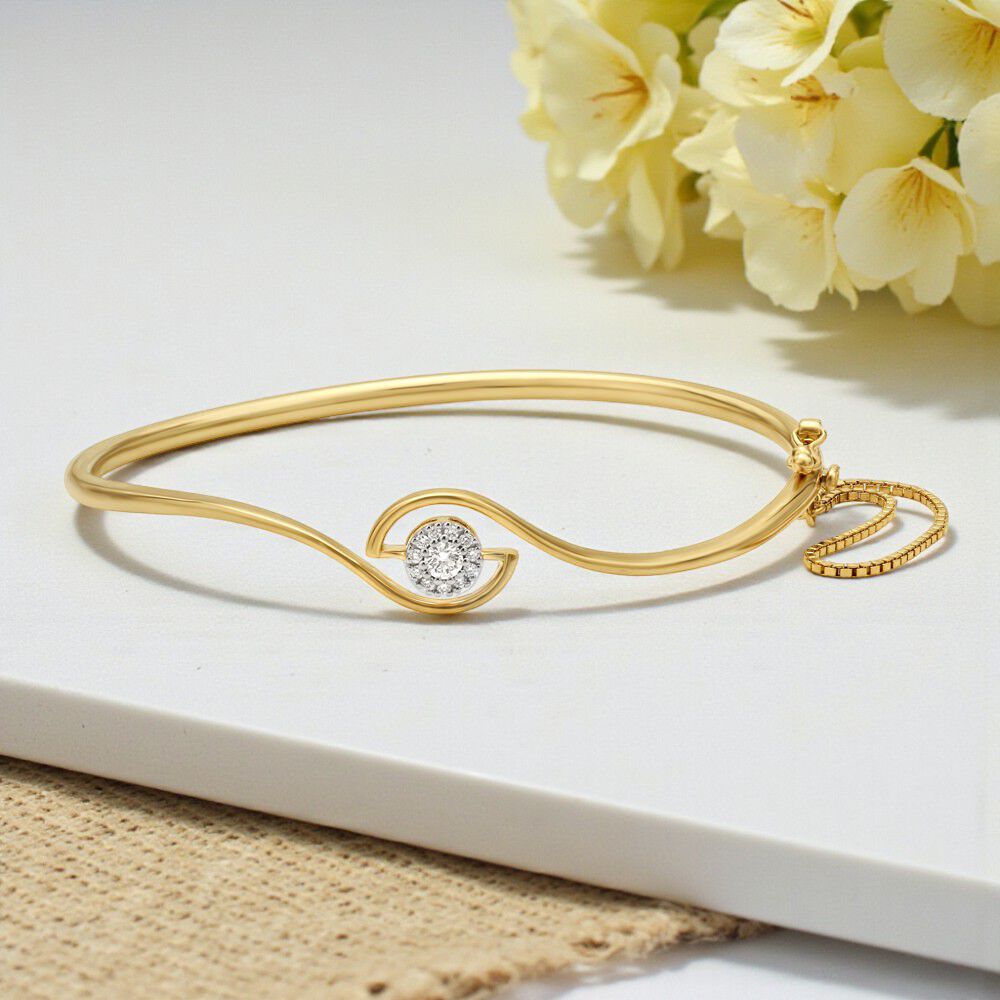 Circle Diamond Bangle in 18K Yellow Gold, 0.177 ct