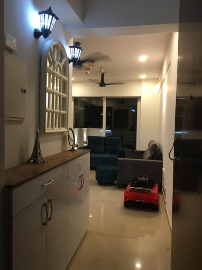 Outdoor Wall Light Lamp - Elegant Metal Design in Black with White Glass - B22 Holder