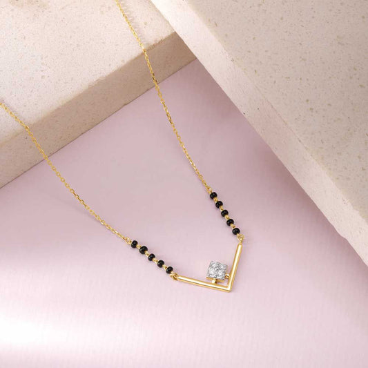 Elegant Edge Diamond Necklace in 14K Yellow Gold, 0.138 ct