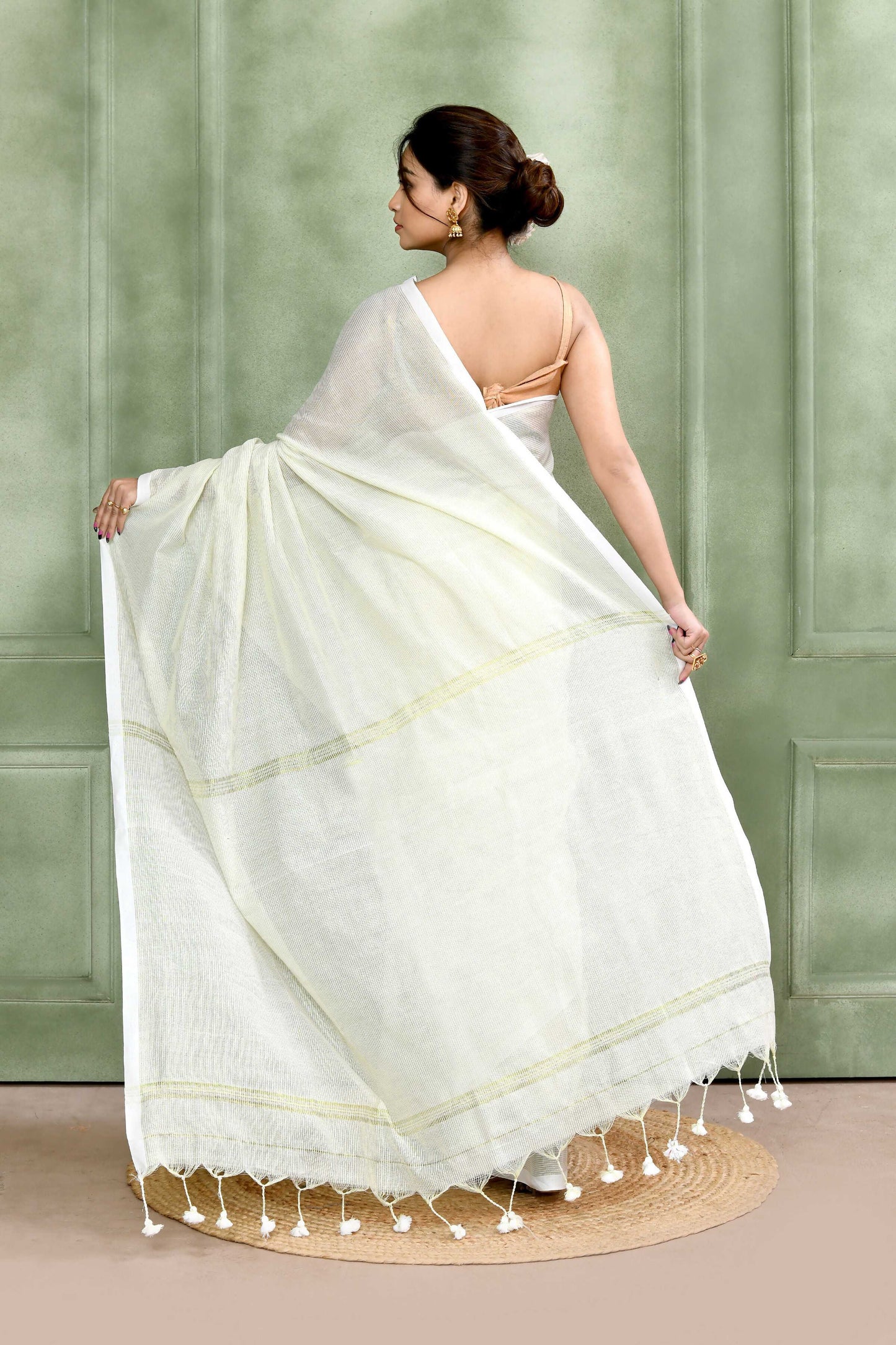 Piyari Fashion Women's White Embellished Cotton Blend Zari Check Handloom Saree
