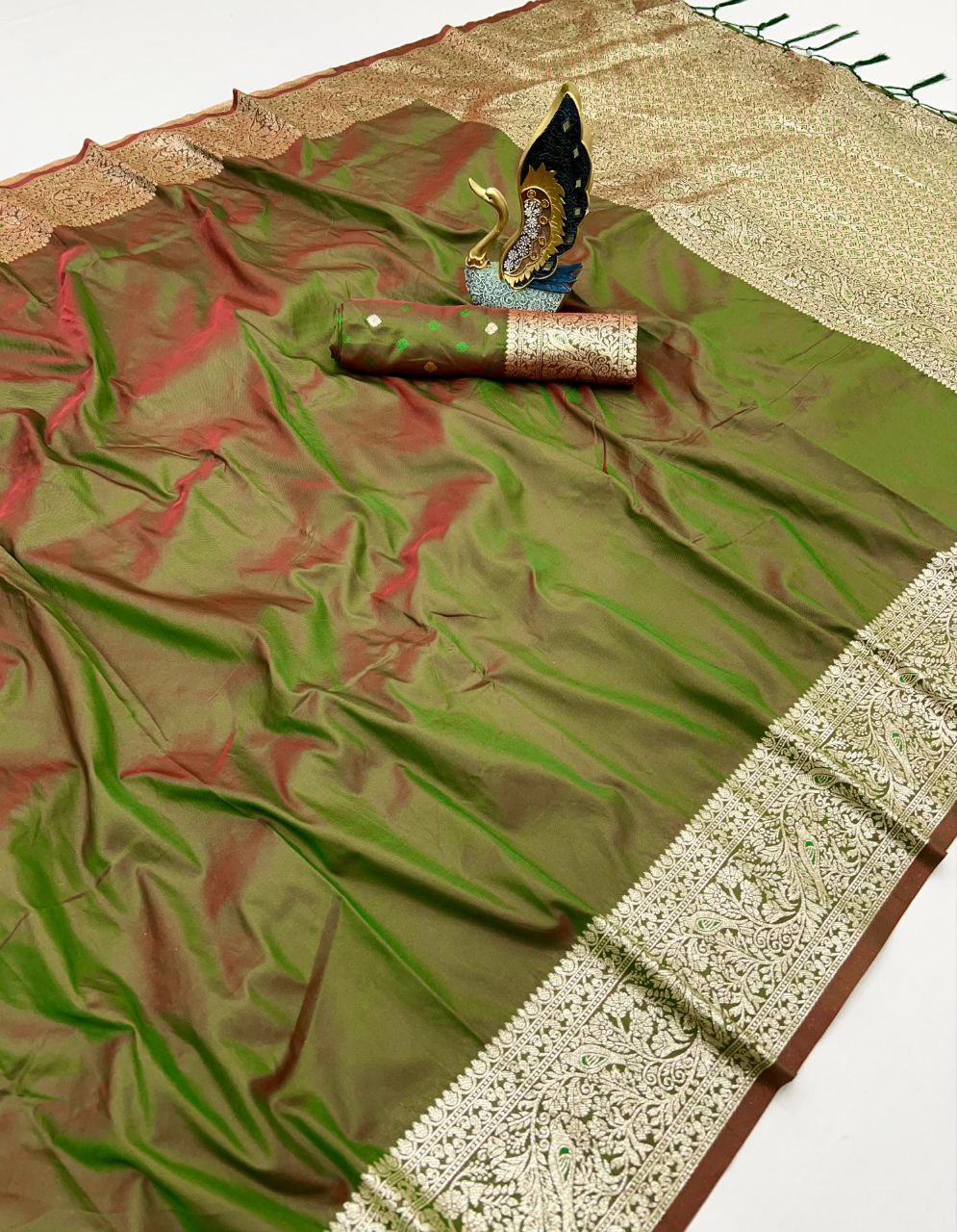 Mameraa Sarees Green Soft Banarasi Silk Fabric Saree With Natural Zari Weaving In Gala Border-Green
