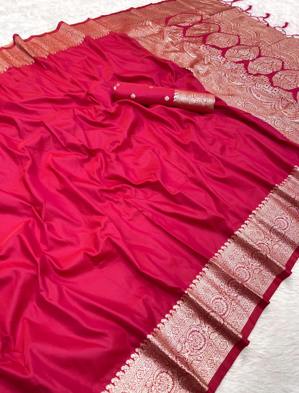 Mameraa Sarees Pink Soft Banarasi Silk Fabric Saree With Natural Zari Weaving In Gala Border-Pink