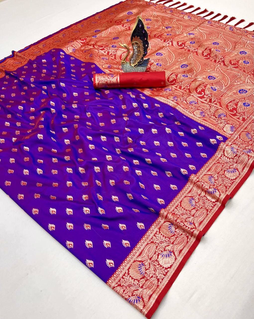 Mameraa Sarees Violet Soft Banarasi Silk Saree With Zari Weaving Meenakari Design-Violet