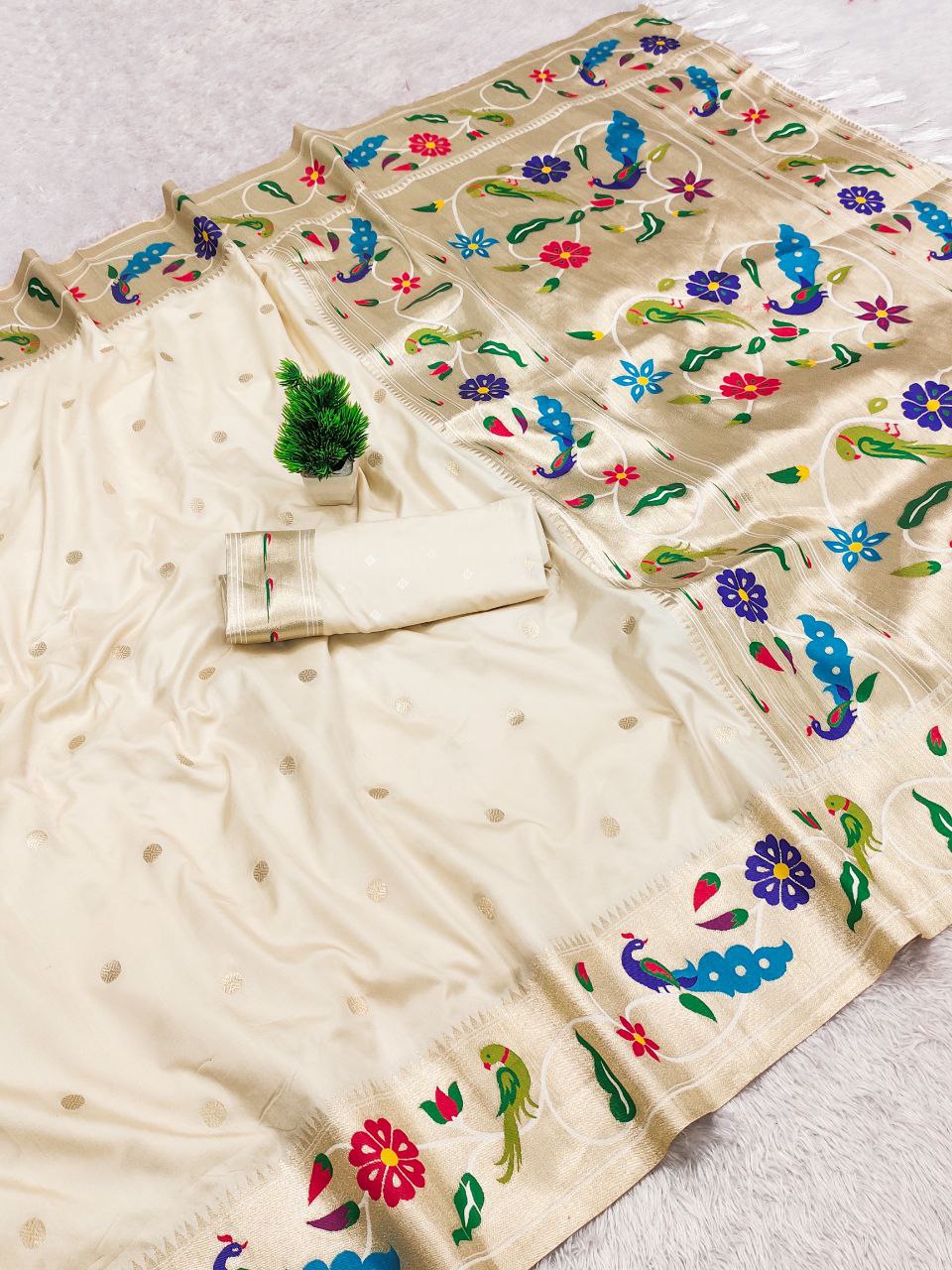 Mameraa Sarees Off White Faux Banarasi Silk Saree With Paithani Rich Weaved Pallu And Blouse-White