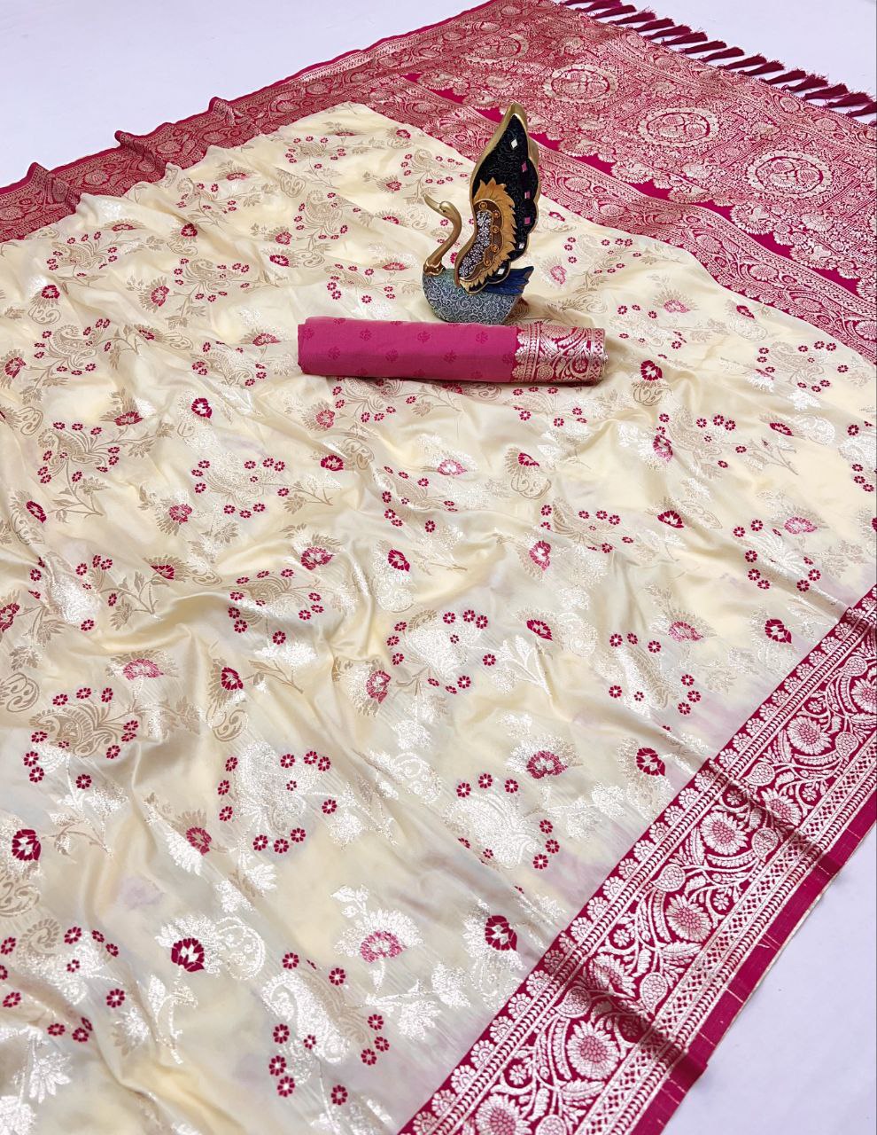 Mameraa Sarees White Soft Silk Blend Saree With Zari Weaving Meenakari Design-White