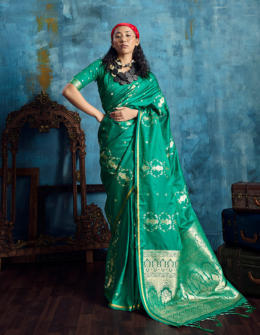 Monjolika Fashion Green Satin Weaving Handloom Silk Blend Saree