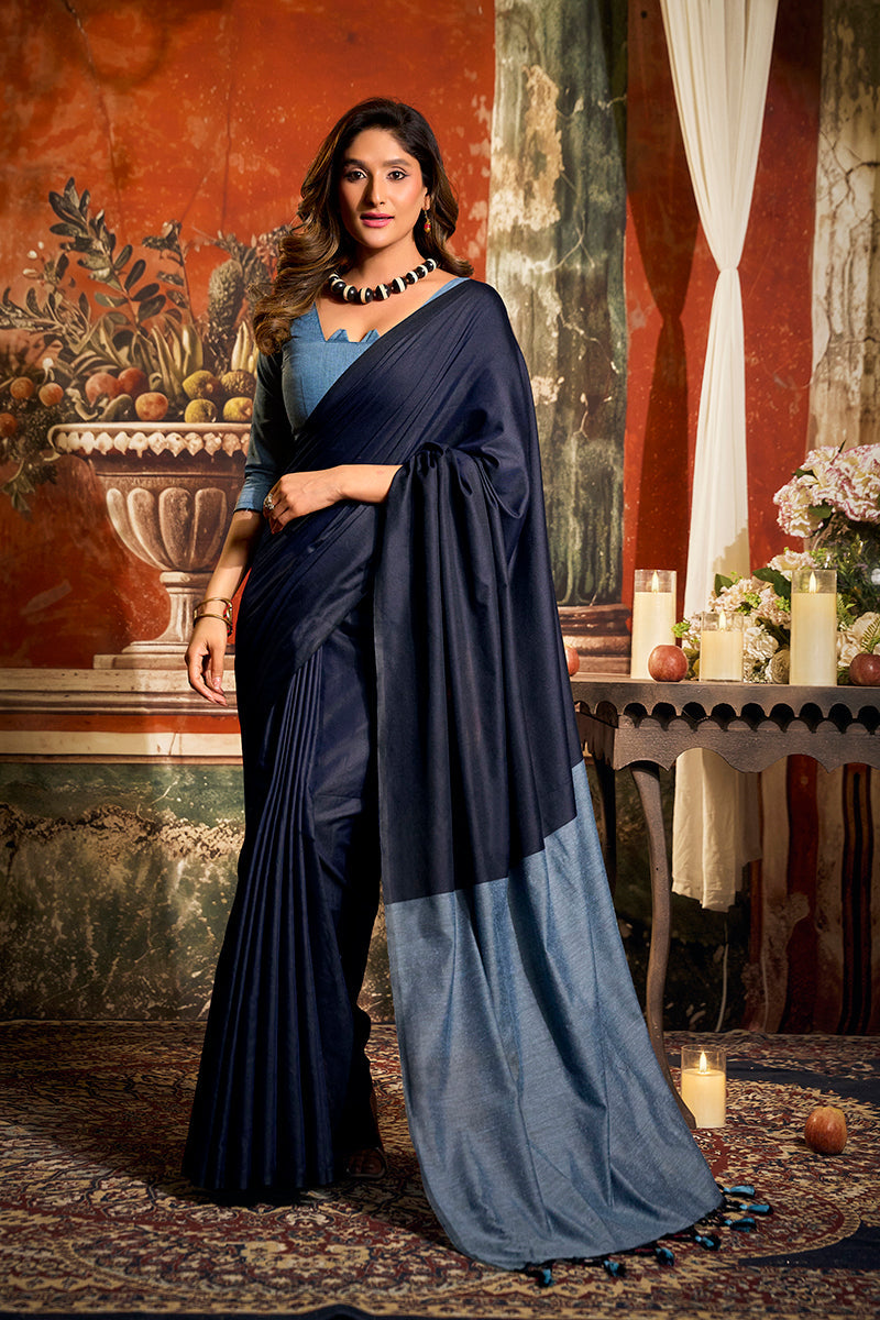 Monjolika Fashion Navy Blue Cotton Blend Saree with Contrast Pallu & Unstiched Blouse Piece