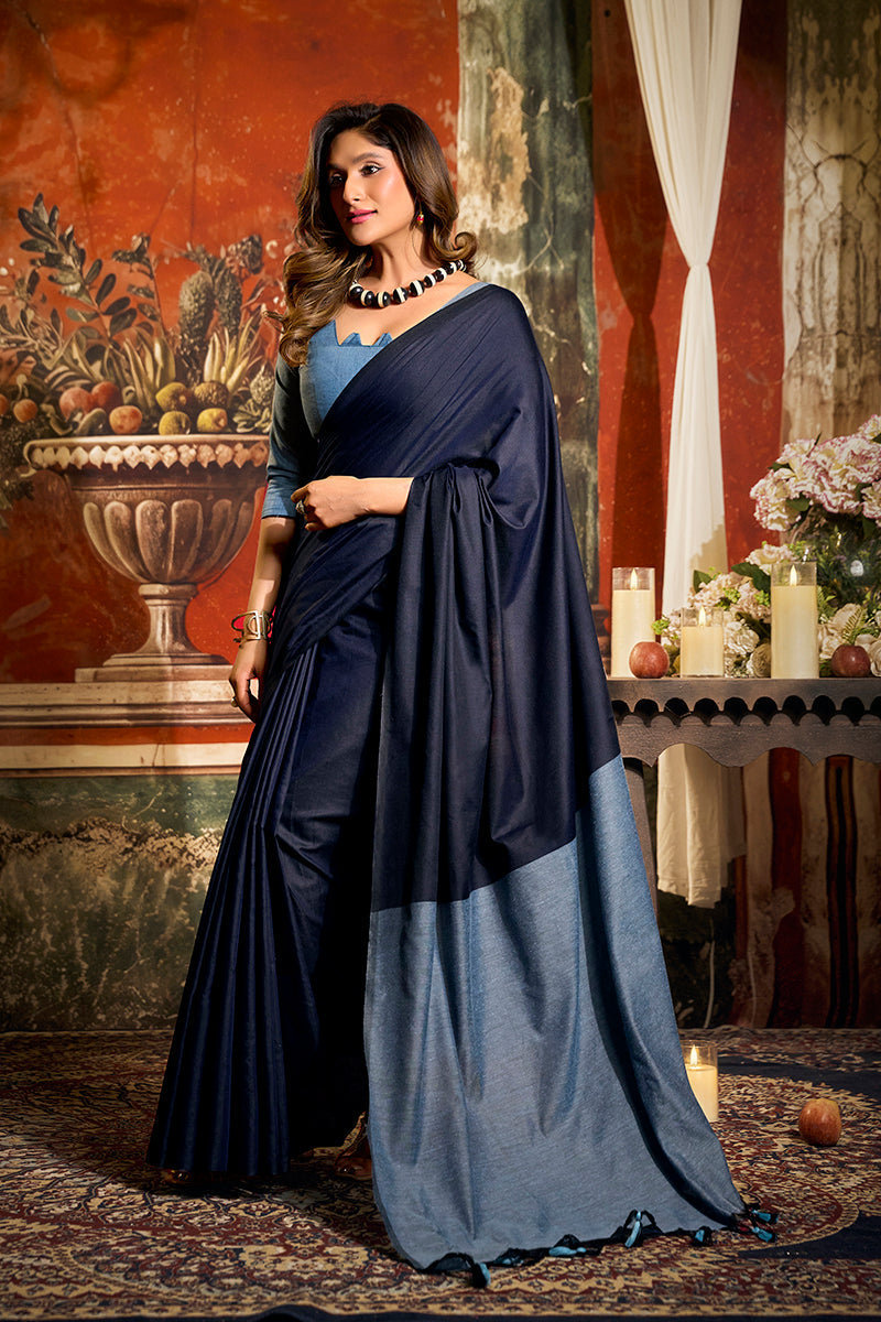Monjolika Fashion Navy Blue Cotton Blend Saree with Contrast Pallu & Unstiched Blouse Piece