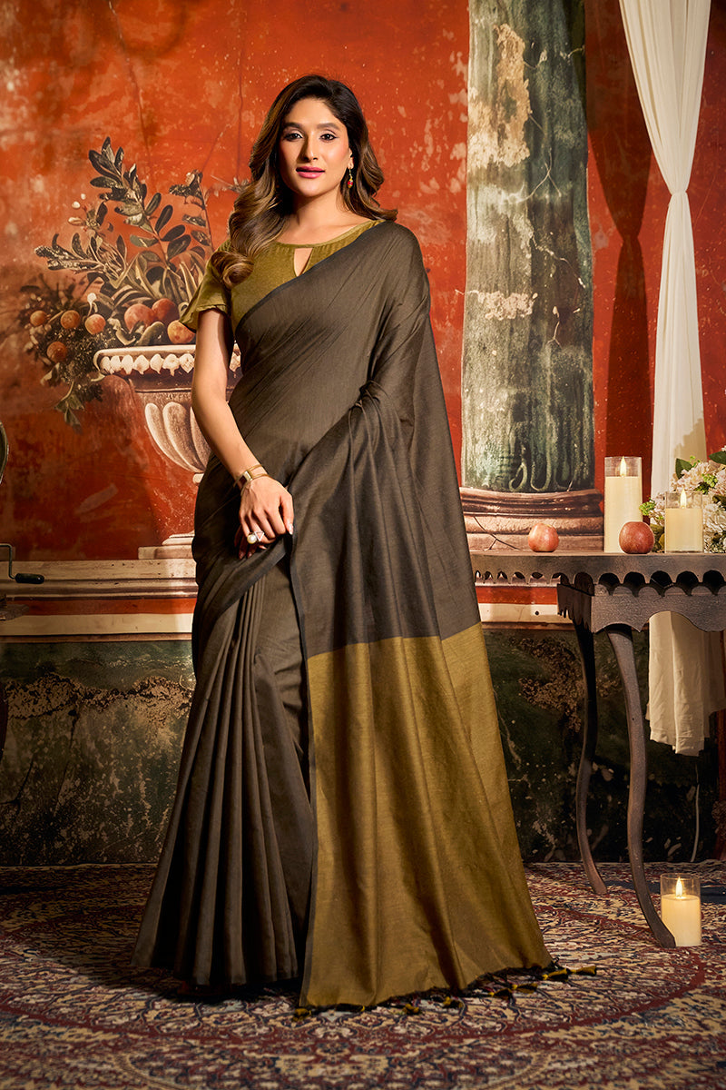 Monjolika Fashion Coffee Brown Cotton Blend Saree with Contrast Pallu & Unstiched Blouse Piece