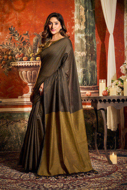 Monjolika Fashion Coffee Brown Cotton Blend Saree with Contrast Pallu & Unstiched Blouse Piece
