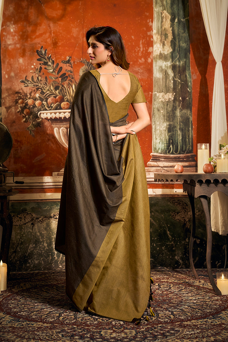 Monjolika Fashion Coffee Brown Cotton Blend Saree with Contrast Pallu & Unstiched Blouse Piece