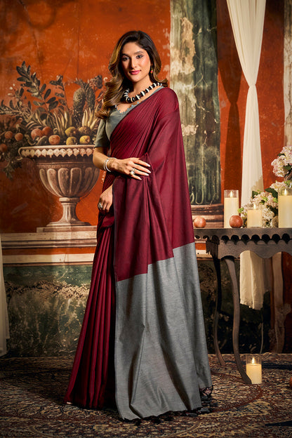 Monjolika Fashion Maroon Cotton Blend Saree with Contrast Pallu & Unstiched Blouse Piece