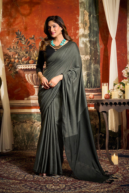 Monjolika Fashion Grey Cotton Blend Saree with Contrast Pallu & Unstiched Blouse Piece