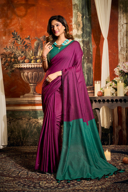 Monjolika Fashion Magenta Cotton Blend Saree with Contrast Pallu & Unstiched Blouse Piece