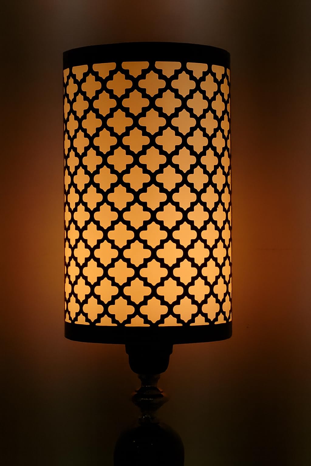 Table Lamp with Geometric Quatrefoil Pattern Shade, Black and White, Metal Base, 30cm Height