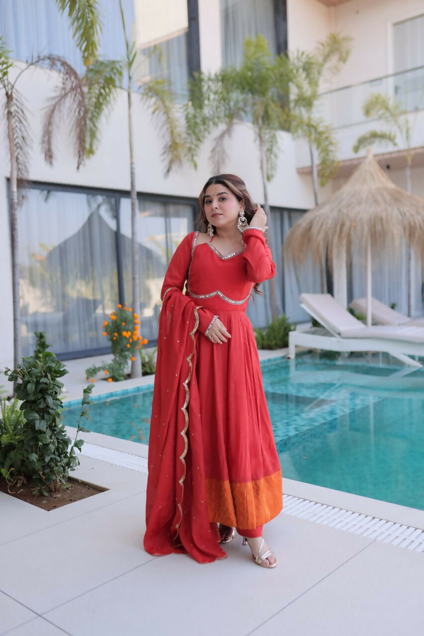 Teeya Creation Womens New Stylish Mul Chanderi With Rich Mirror Lace Work Kurta Set