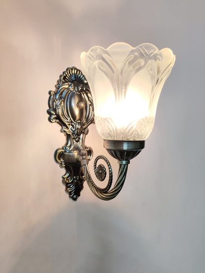 Wall Mounted Lamp with Glass Shade - Black Metal - Contemporary Design - E27 Bulb Compatible