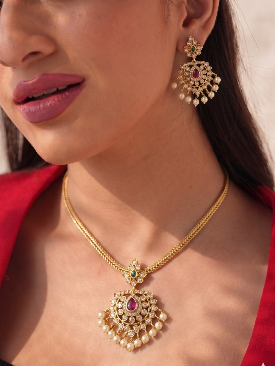 Livia Glow Pearl Timeless Grace Necklace Set