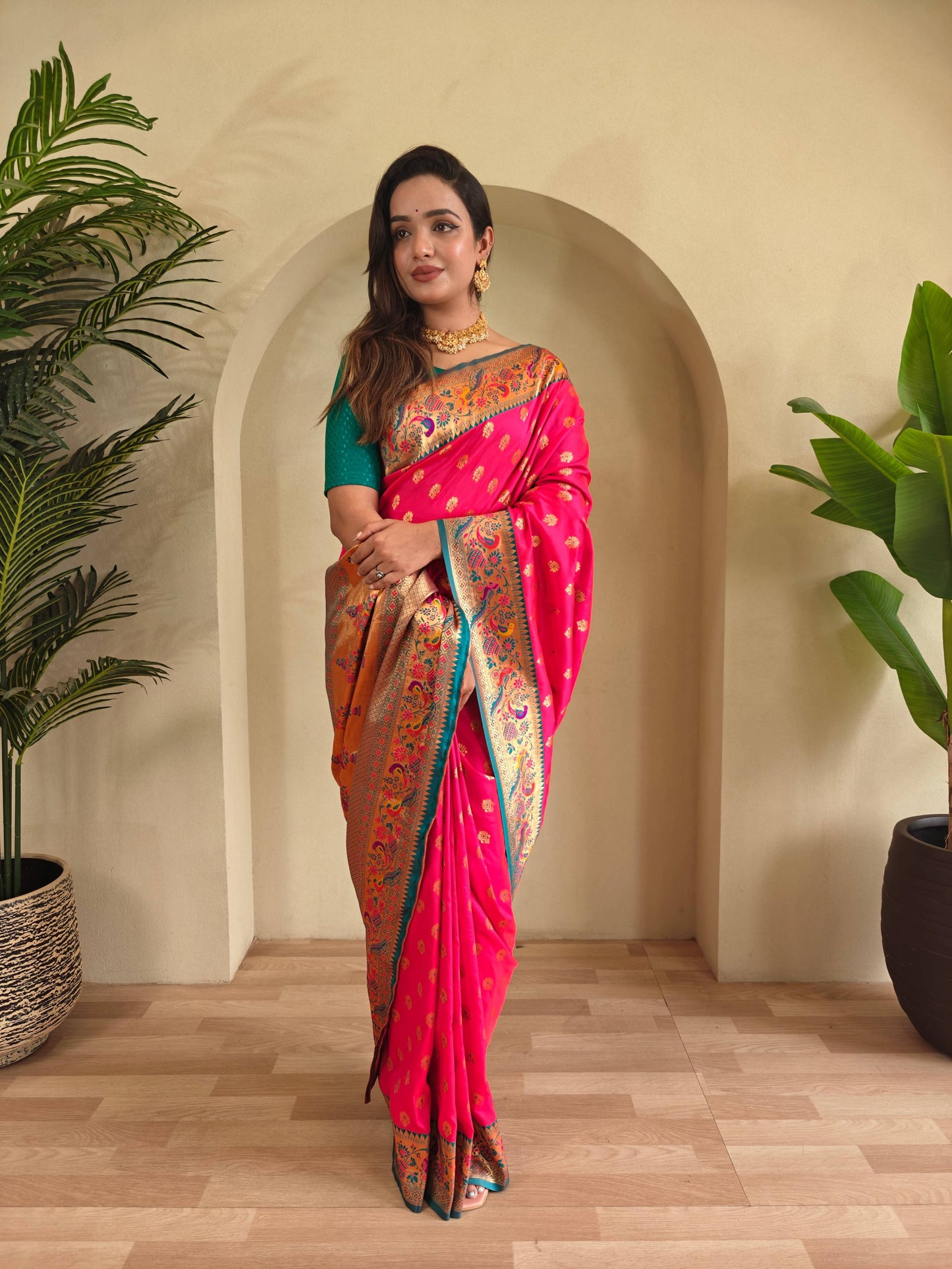 Mameraa Sarees Paithani Silk Blend Weaving Saree With Contrast Blouse-Pink