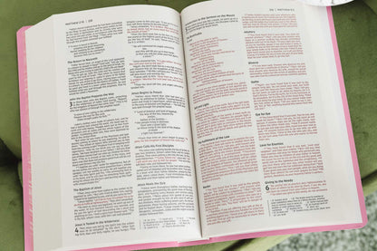 NIV, Gift and Award Bible, Leather-Look, Pink, Red Letter, Comfort Print 