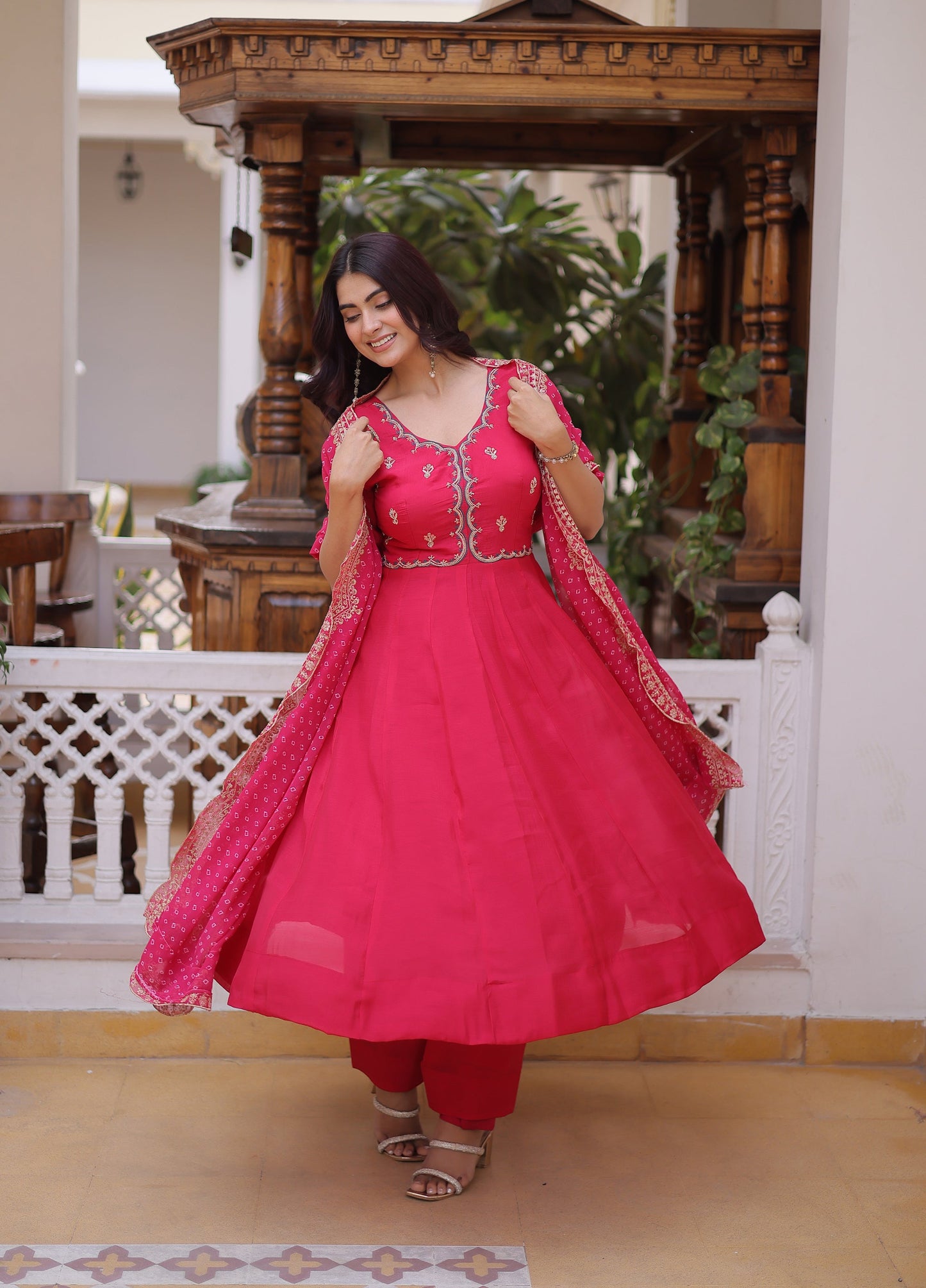 Lorenvalley Fashion Pink Mul Chanderi with Beads Thread Embroidered work Kurta Pant with Dupatta