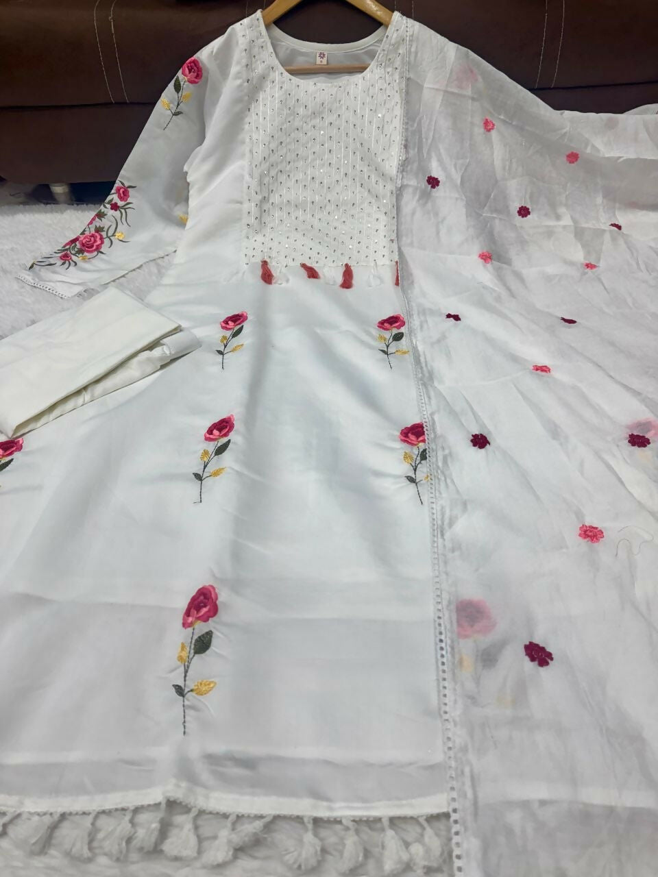 Teeya Creation Elegant White Straight Kurti Pant Set With Rose Motif Embroidery For Women
