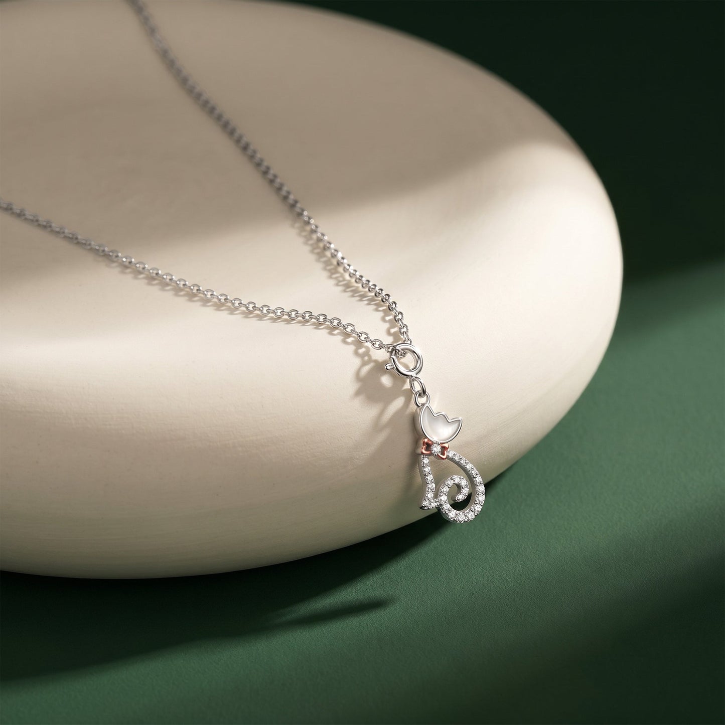 Silver Glitter Kitty Pendant With Link Chain