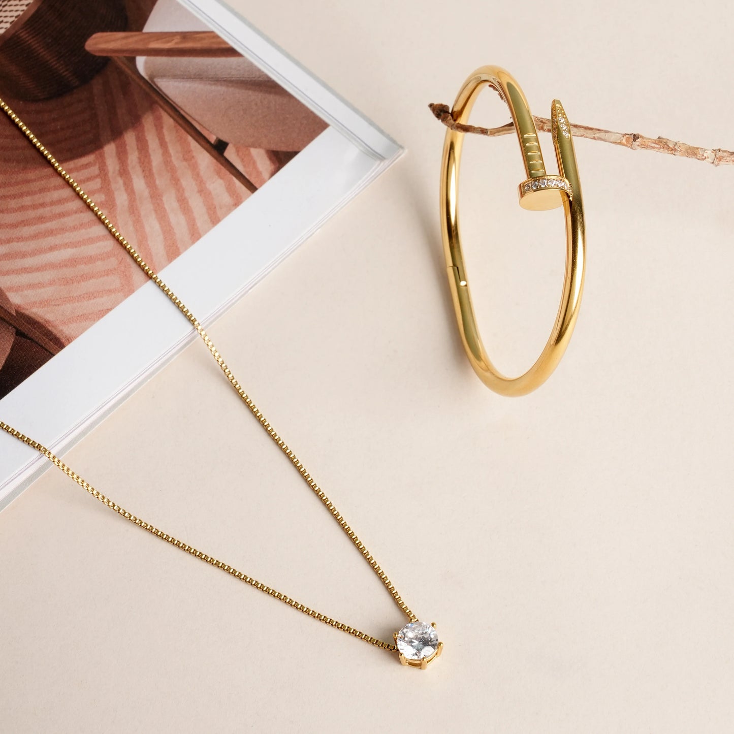 Radiant Solitaire & Golden Arc Set