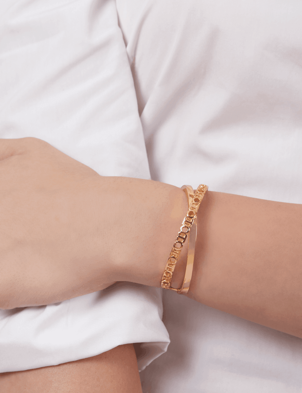 Aditi Rao Hydari Wearing O.H Monogram Archway Bracelet