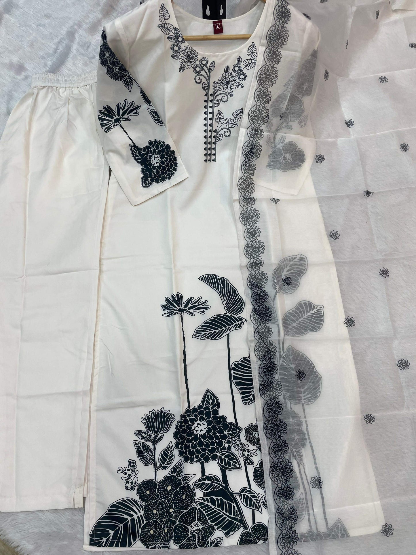 Teeya Creation New Womens Off-White Handloom Silk Embroidered Kurti Pant Set