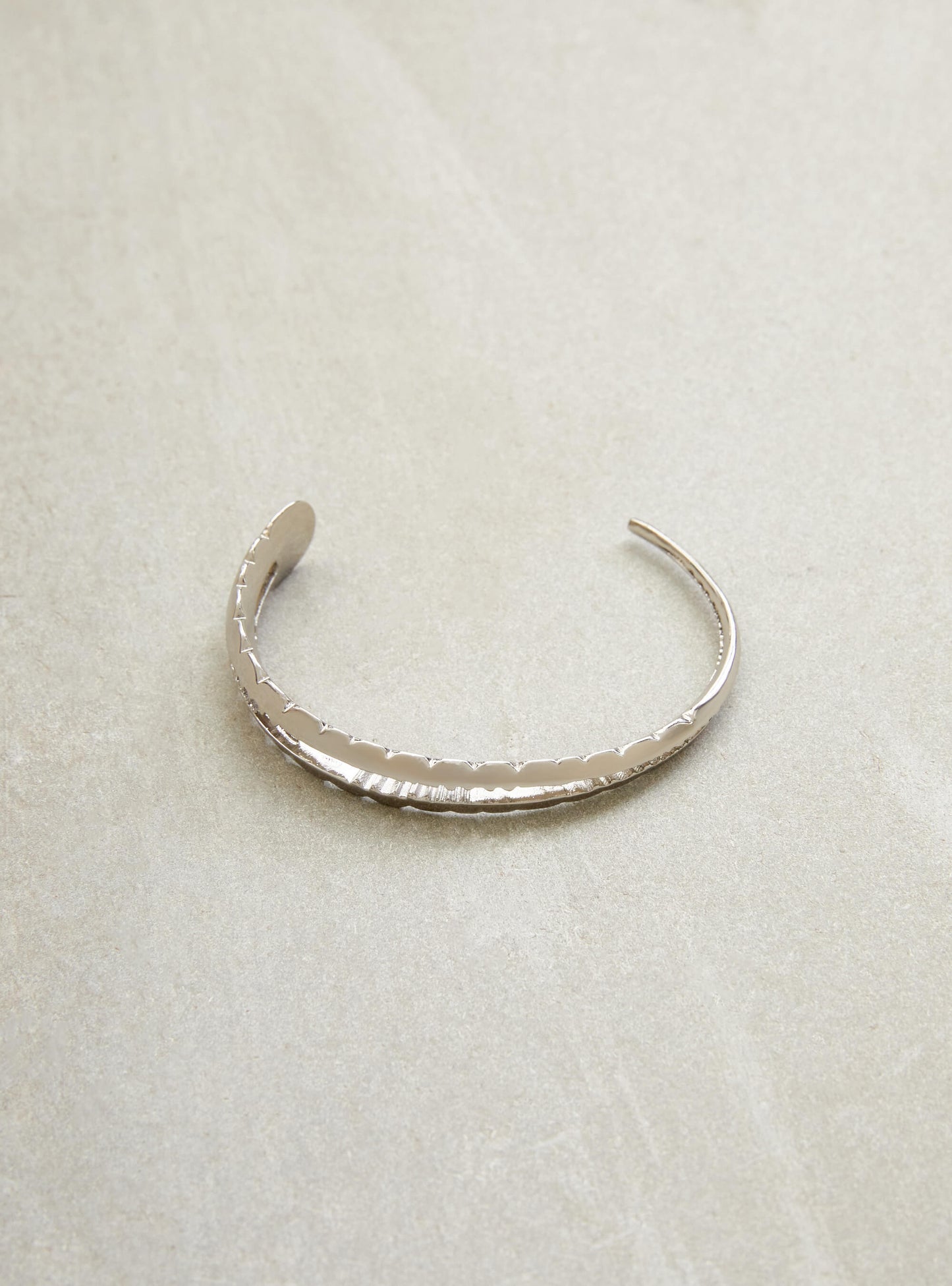 OH Acuti Unisex Handcuff Bracelet In Gunmetal