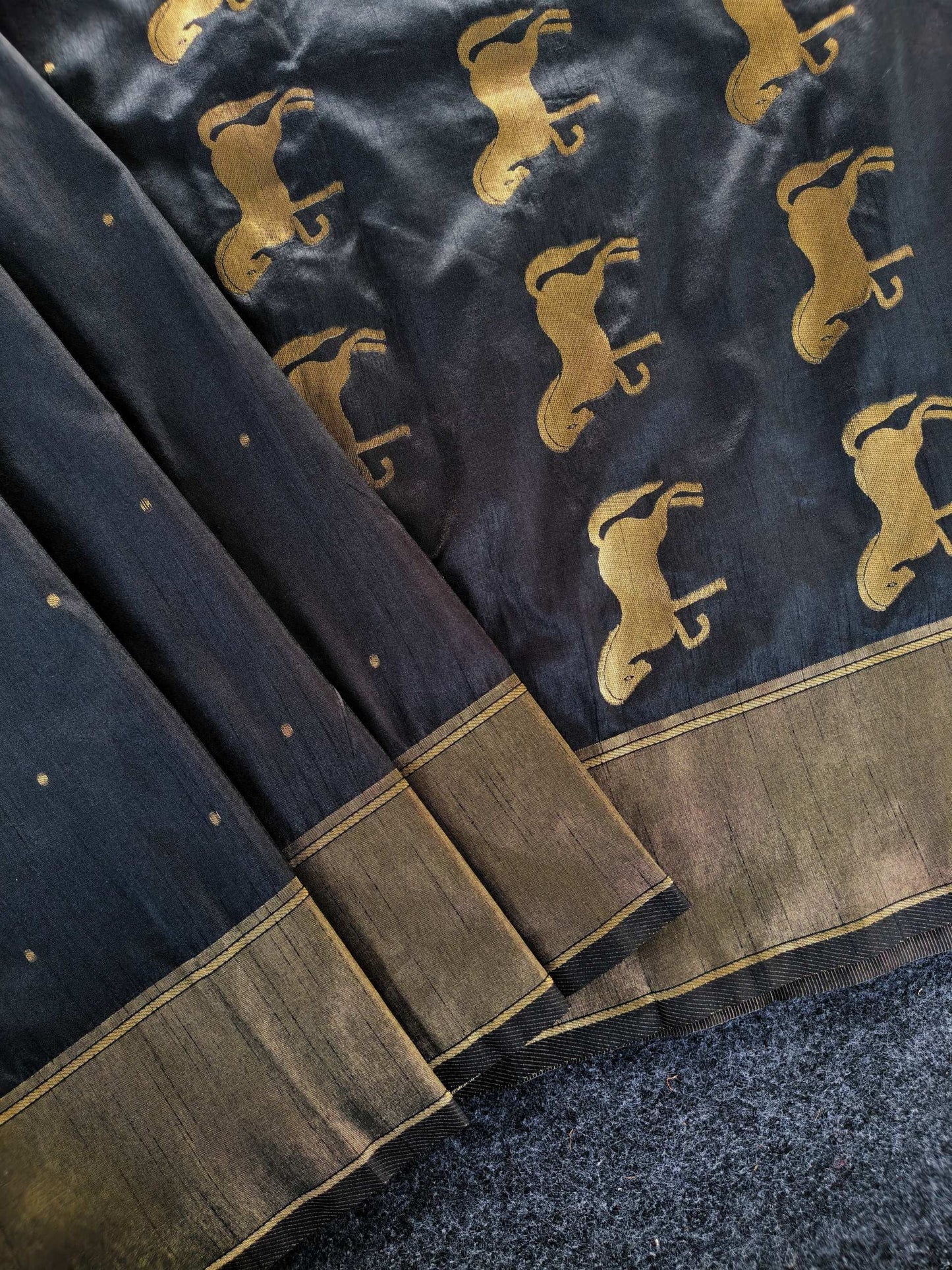 Mameraa Sarees Black Silk Blend Zari Banarasi Weaving Saree With Blouse-Black