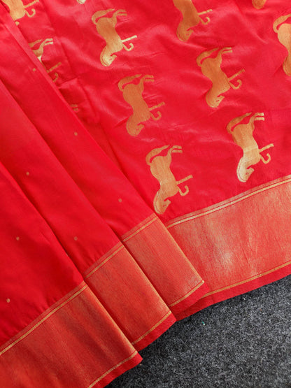 Mameraa Sarees Red Silk Blend Zari Banarasi Weaving Saree With Blouse-Red