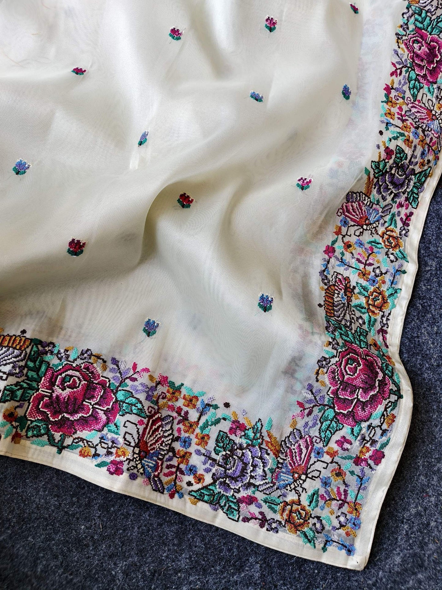 Mameraa Sarees Pure White Tissue Viscose Fabric Saree With Flower Design-White