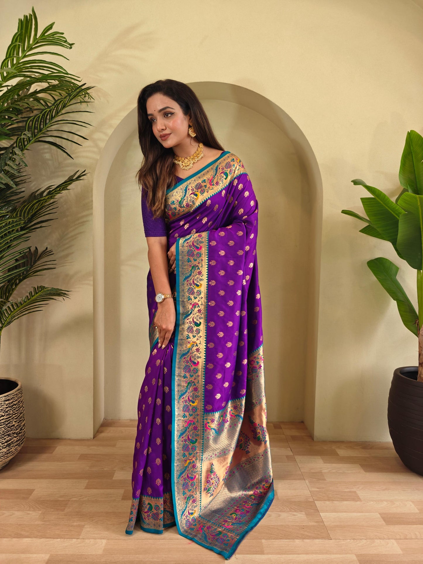 Mameraa Sarees Paithani Silk Blend Weaving Saree With Contrast Blouse-Whine