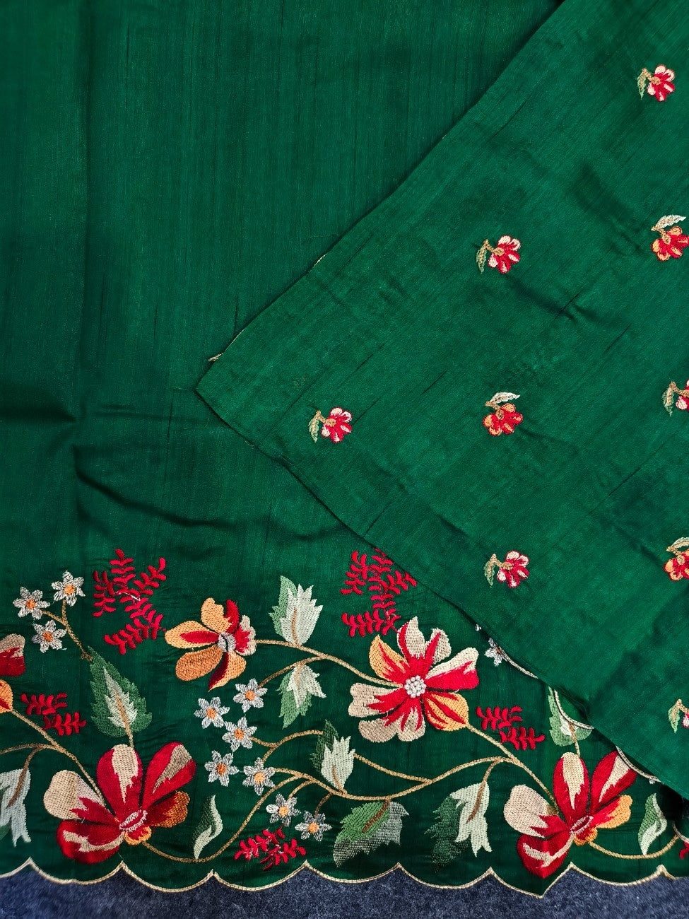 Mameraa Sarees Green Matka Silk Saree With Heavy Floral Embroidery Border With Running Blouse-Green
