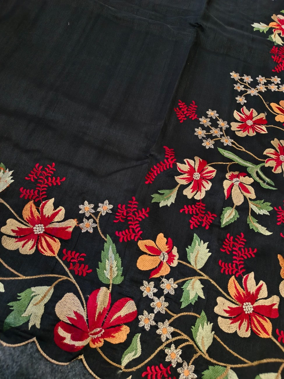 Mameraa Sarees Black Matka Silk Saree With Heavy Floral Embroidery Border With Running Blouse-Black
