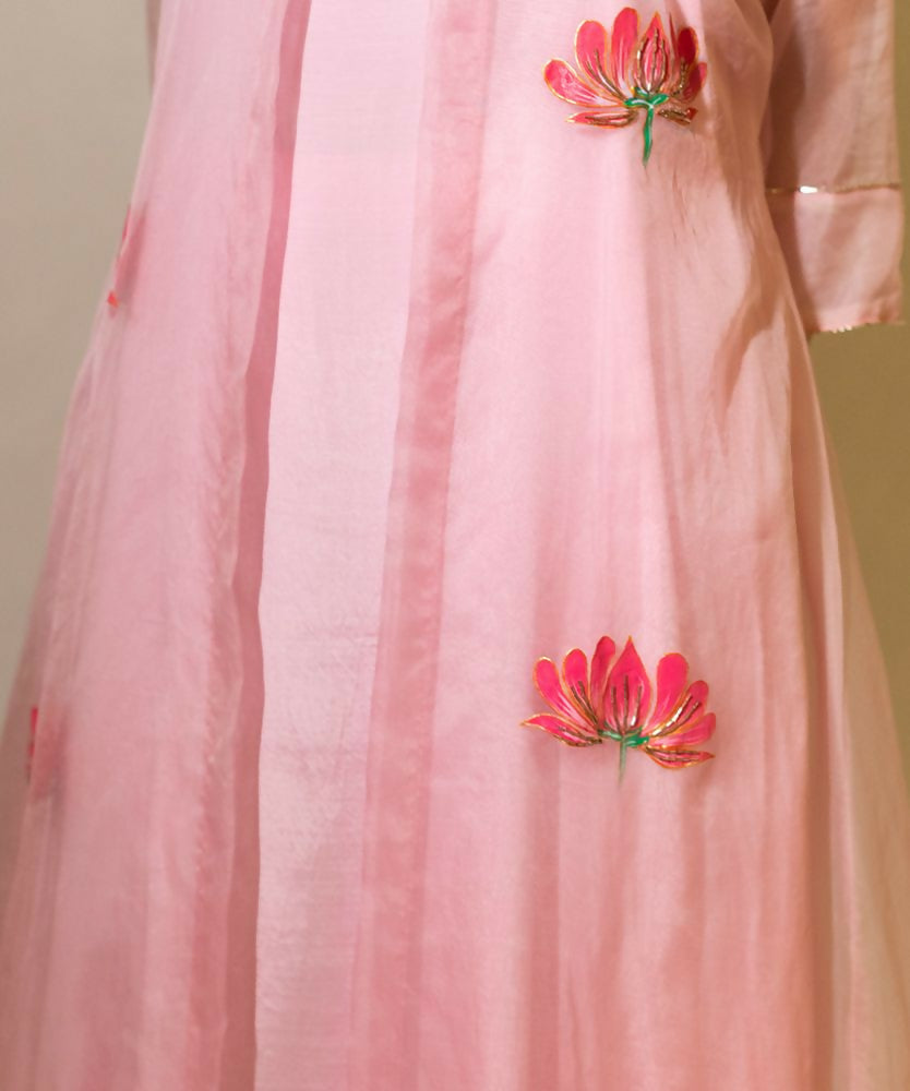 Timaraa Hand-Painted Rose Pink Organza Kurta Set With Lotus Motifs