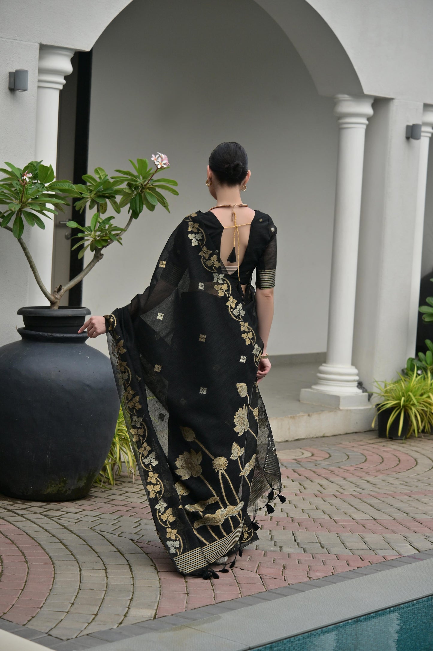 Jyoti Fashion Women's Black Soft Jute Linen Silk Zari Woven Saree with Blouse