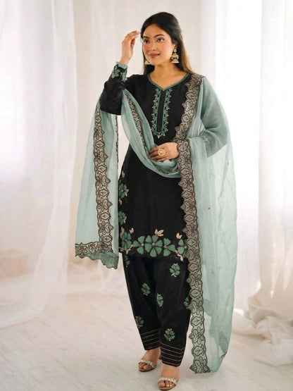 Teeya Creation Women's Fancy Stylish Heavy Embroidery Sequence Work With Rivet Moti Work Green Kurta Set