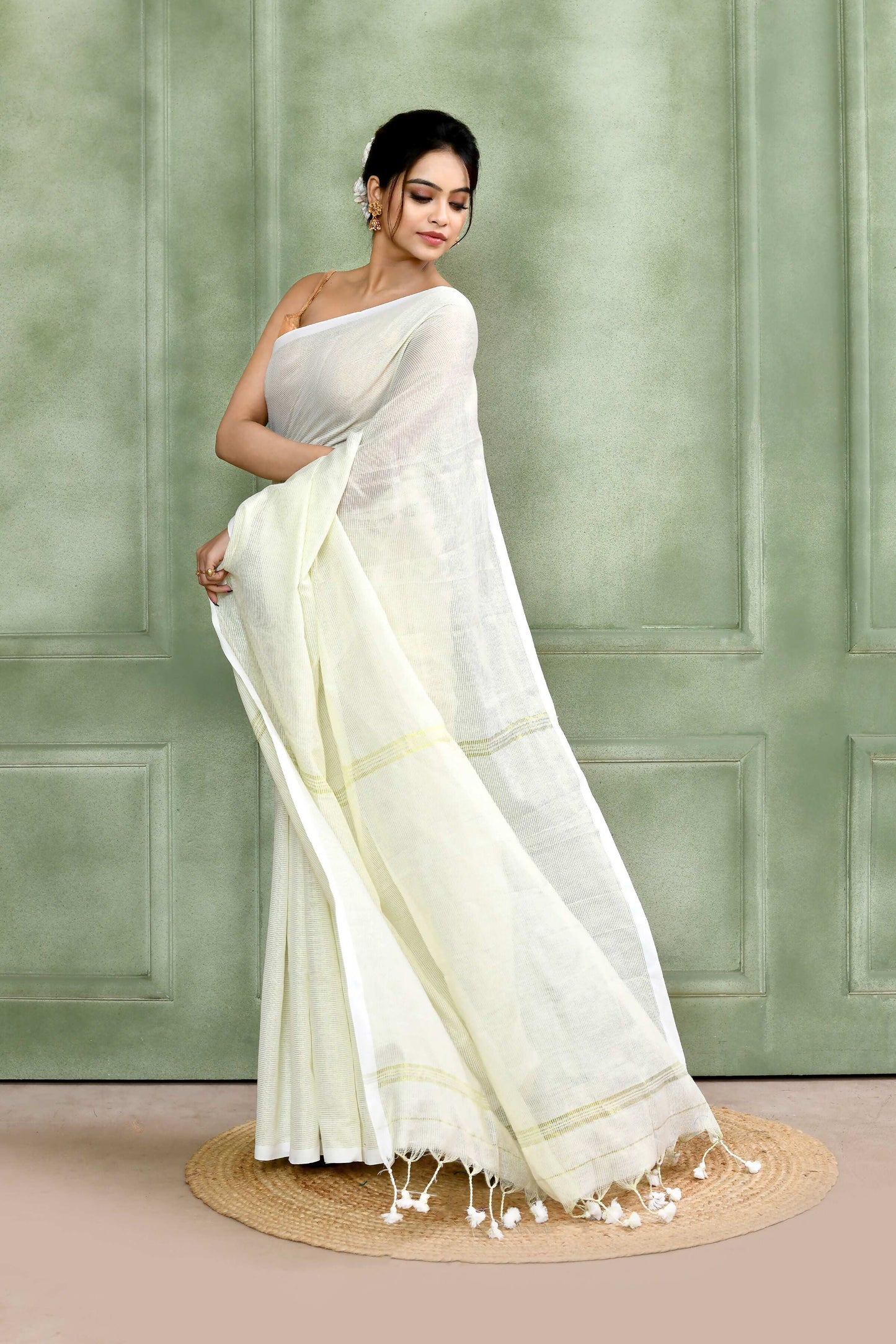 Piyari Fashion Women's White Embellished Cotton Blend Zari Check Handloom Saree
