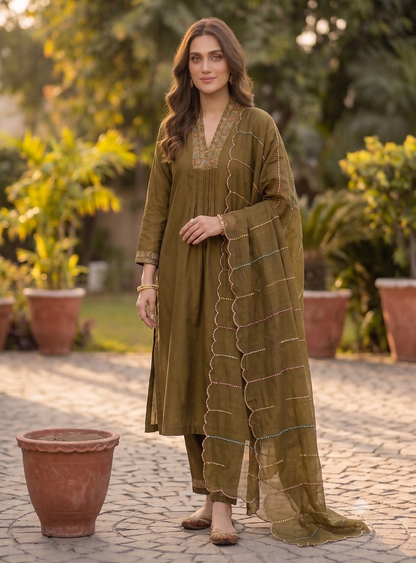 Teeya Creation Mehendi Green Embroidered Kurta Pant Set With Dupatta