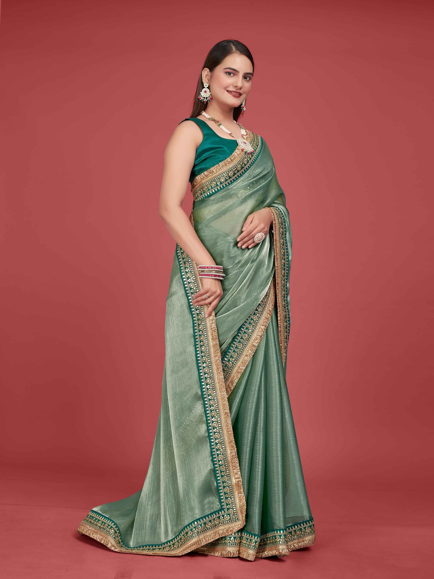 MANOHARI Zimmy Choo Lace Border Work Saree - Green