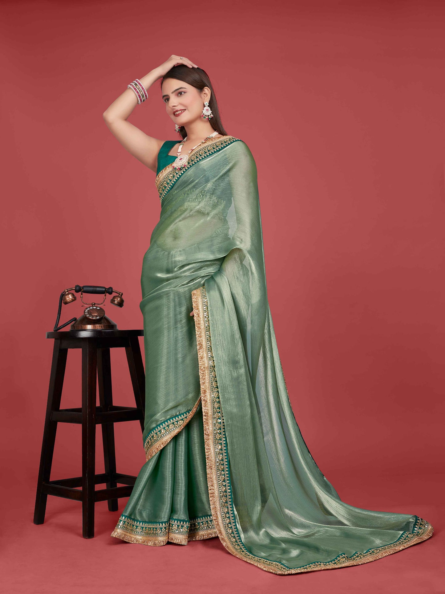 MANOHARI Zimmy Choo Lace Border Work Saree - Green